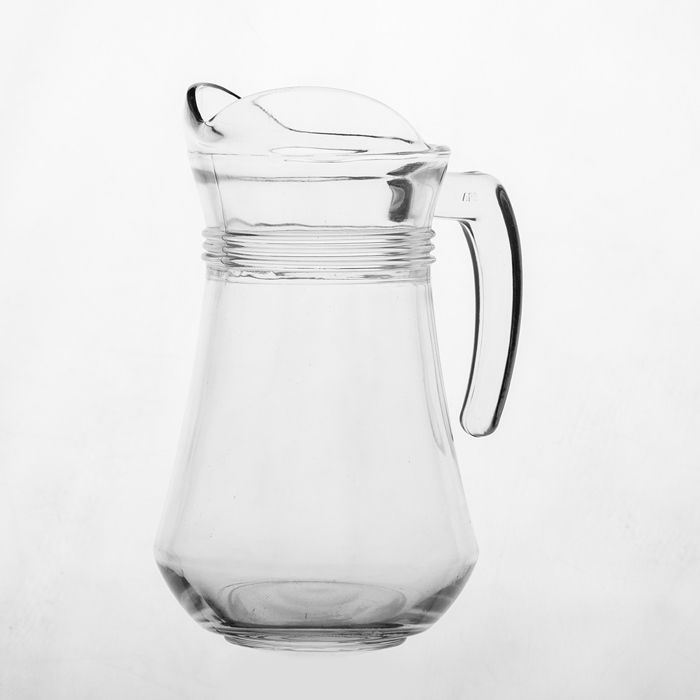 Carafe transparente avec un contenu de 1 L