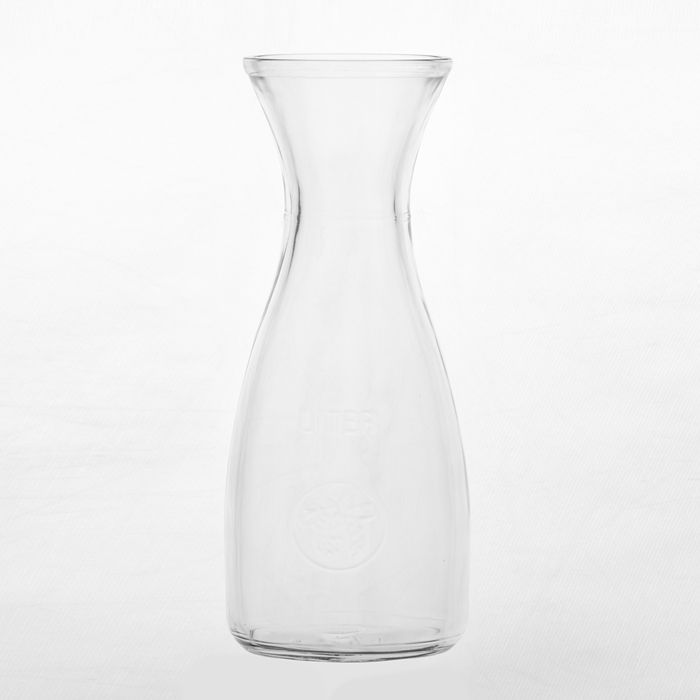 Carafe transparente avec un contenu de 1 L