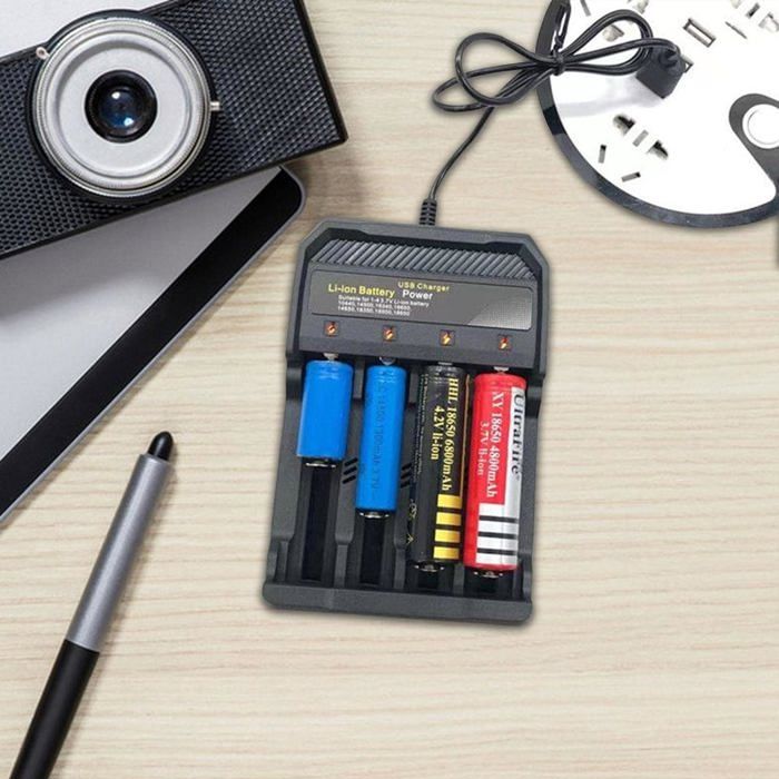 Chargeur de Piles Rechargeables - CHARGER - Intelligent - 4 Emplacements - Charge Rapide - USB