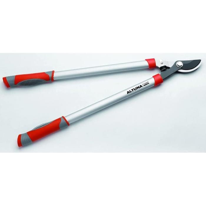 Sécateur ebrancheur usage au jardin