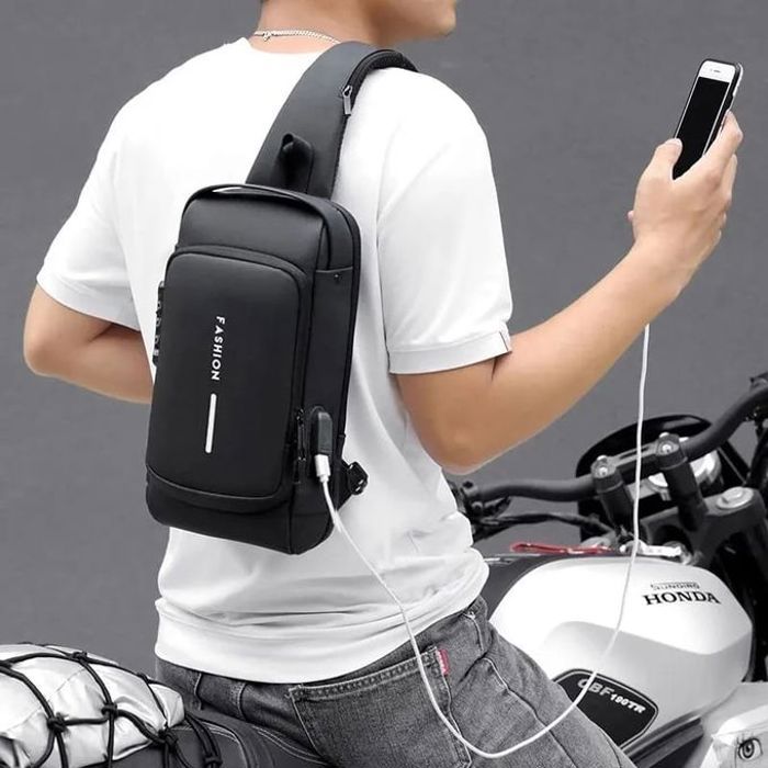 Sac à Bandoulière, Sacoche de Poitrine Imperméable Antivol, Chargeur USB