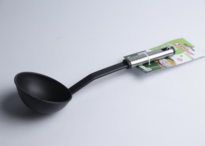 Louche en nylon avec manche en inox 1804