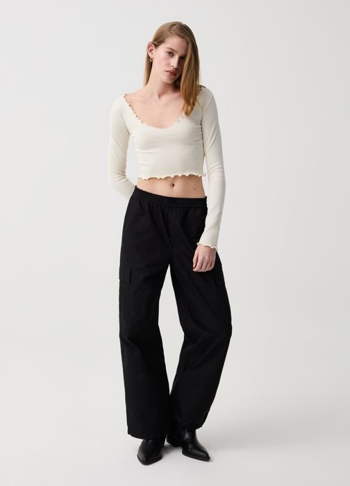 T-Shirt Crop-Top - OVS - Blanc Crème - Manches Courtes - Col V - Côtelé