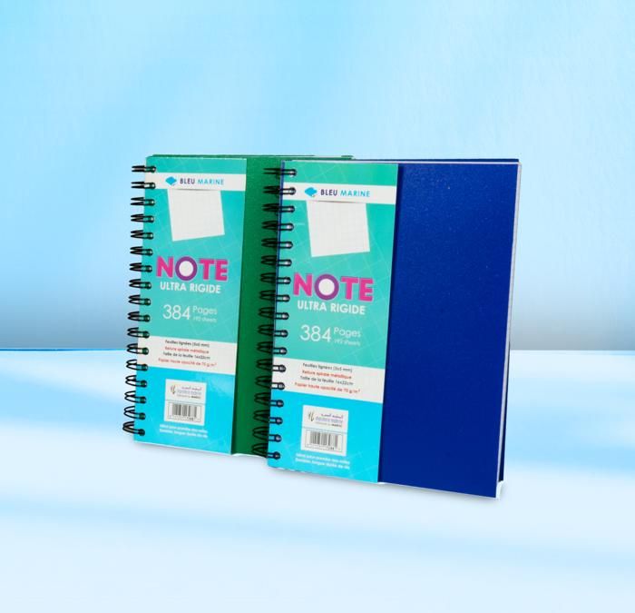 Cahier Spirale - BLEU MARINE - Modèle Aléatoire - 240 Pages - Couverture Polypro - A4