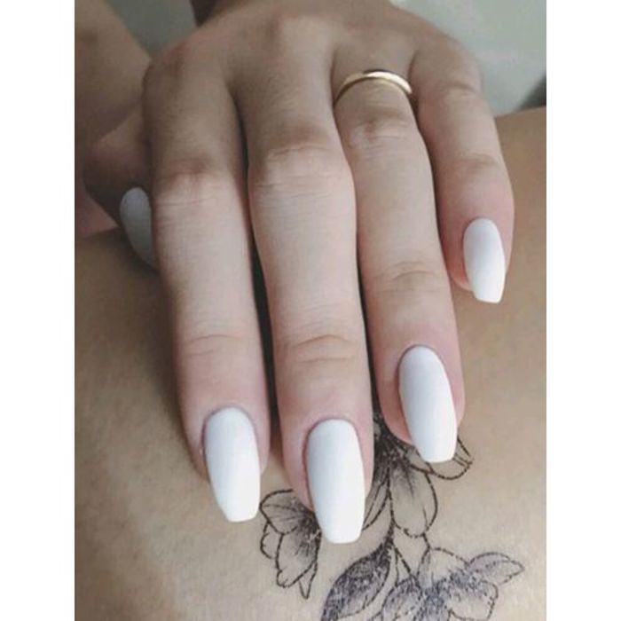 24 piéces faux ongles et ruban adhésif double face