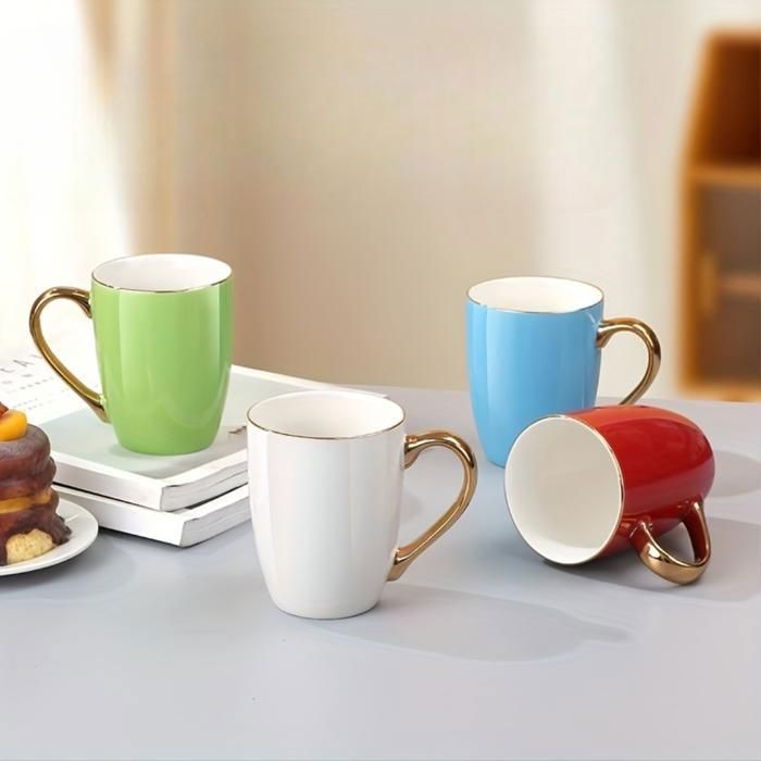 Tasse en céramique avec poignée dorée (Couleur aléatoire)