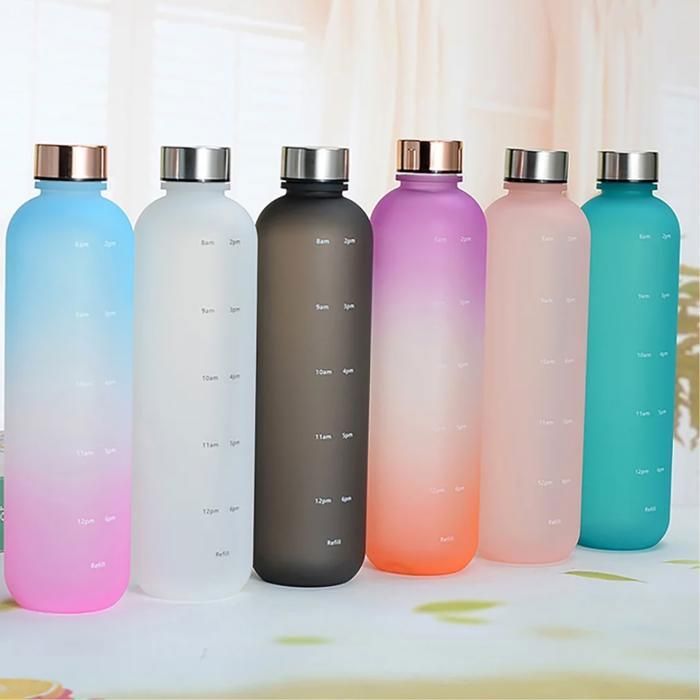 Bouteille de sport en plastique avec marqueur de temps pour voyage et camping (Couleur aléatoire)