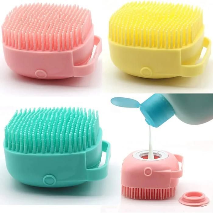 Brosse de bain en silicone souple avec distributeur de shampooing (Couleur aléatoire)