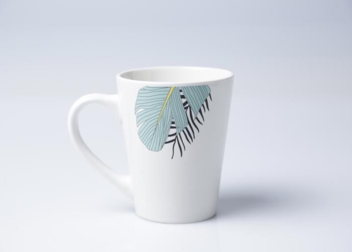 MUG EN PORCELAINE BLANC AVEC DECO 325ML