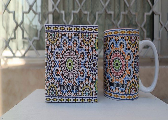 Tasse d’art pour boisson  en céramique imprimée en zellij marocaine, idée cadeau souvenir pour ceux qui chérissent l'élégance,