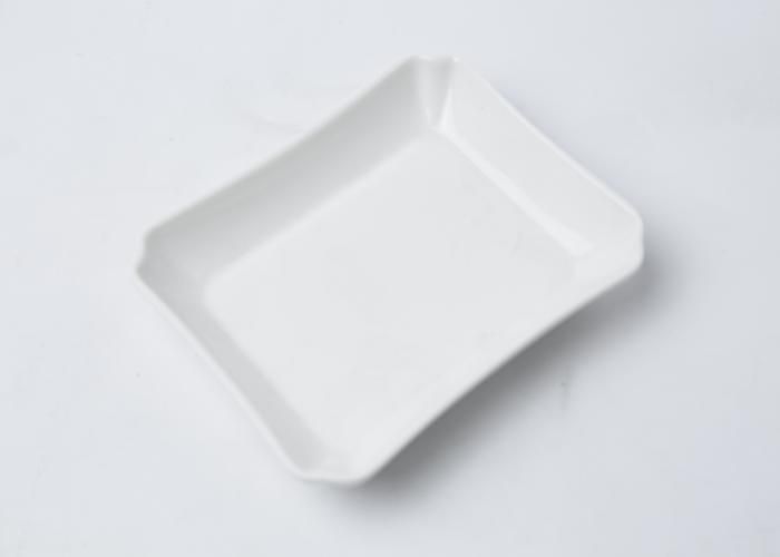 PLATE RECTANGULAIRE CHANFREINÉE EN PORCELAINE 11,5*11