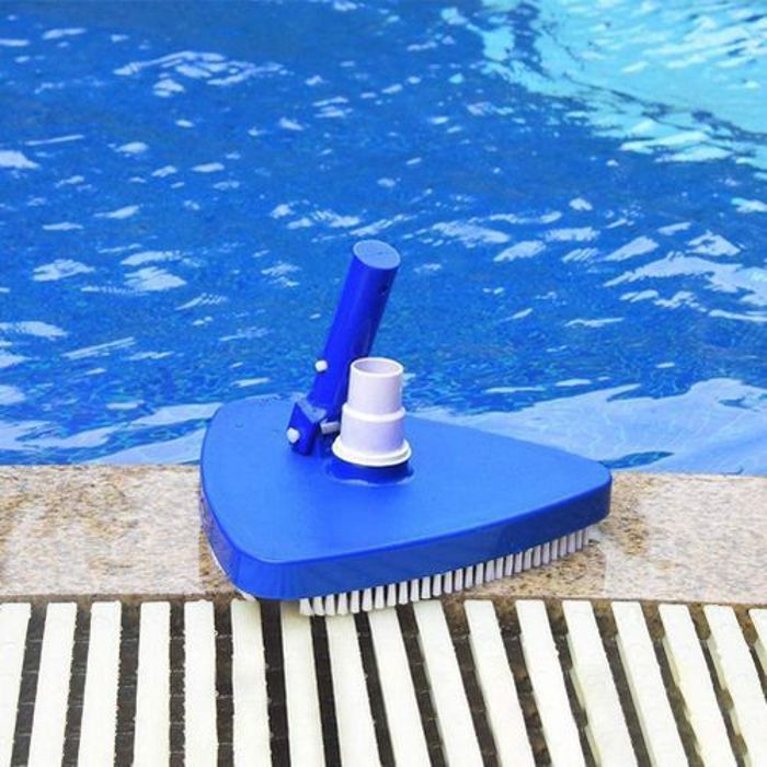 Balai triangulaire bleu avec brosse pour nettoyage fond piscine
