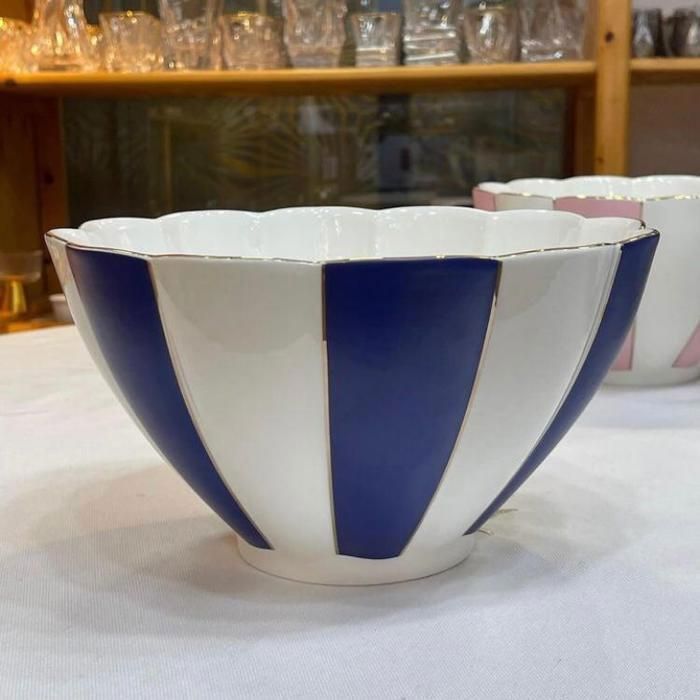 Bol en porcelaine très haute qualité avec bordure dorée couleur bleu marine 23 cm