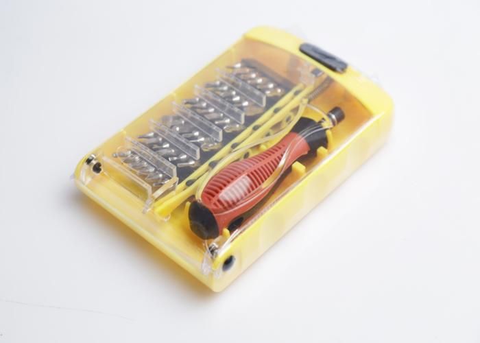 Kit Outils - GENERIC - TS230379 - 37 pièces - Mallette pratique - Couleur Rouge