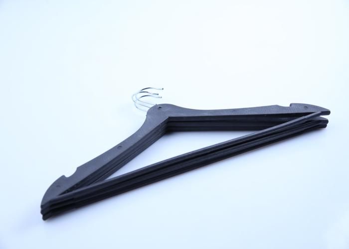 3 cintres en plastique effet bois noir KRN-126