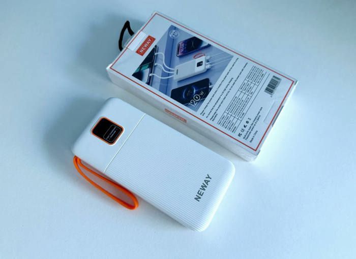 NEWAY Power Bank 10000 mAh, Slim et puissant de bonne qualité pour une charge rapide-Blanc-