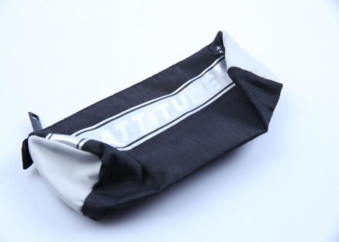 Trousse - GENERIC - Triangulaire - Motif Sport - 22cm - Zippée