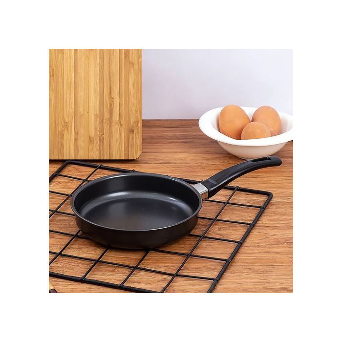 Poêle à frire antiadhésive en acier inoxydable poignée résistante à la chaleur