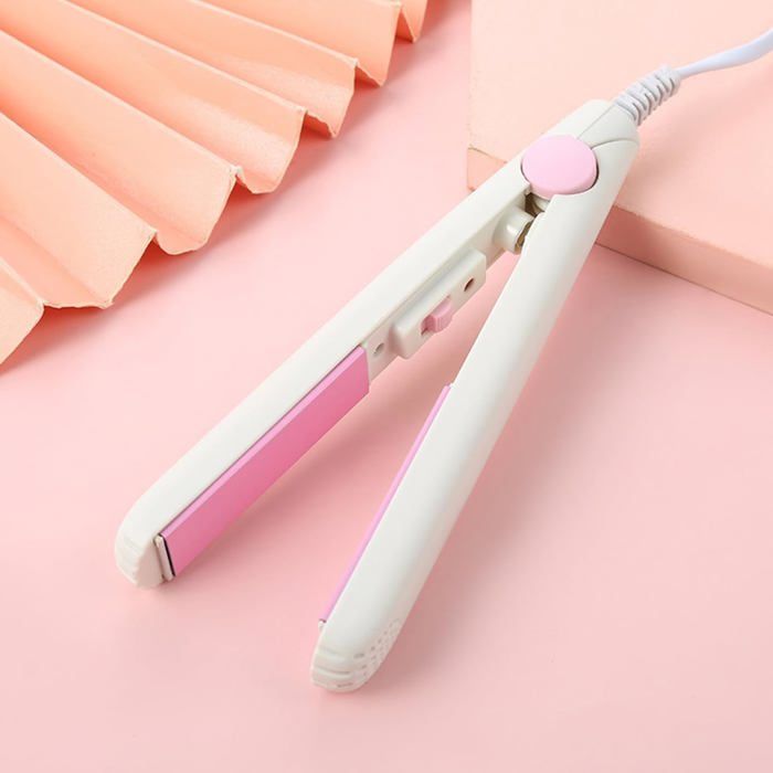 Mini lisseur idéal pour pour le voyage les retouches ou la frange