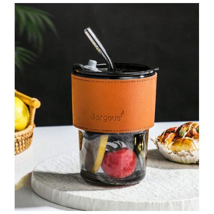 Tasse en verre élégante avec couvercle en cuir et paille en verre