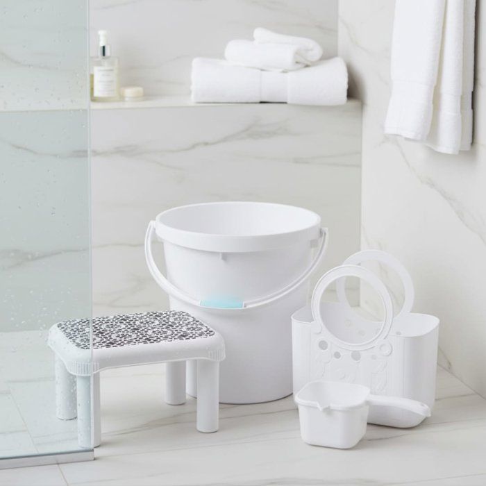 Pack hamam couleur blanc -un seau 25 l ,une chaise et broc avec bec pratique et un panier assortis