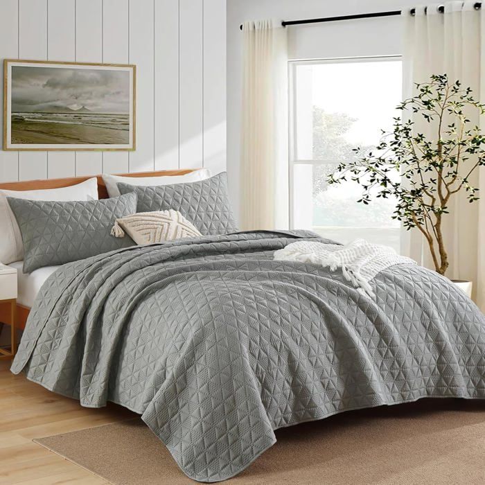 Couette matelassée 240 x 220 cm + 2 taies 50 x 70 cm 100 % polyester 80 gsm